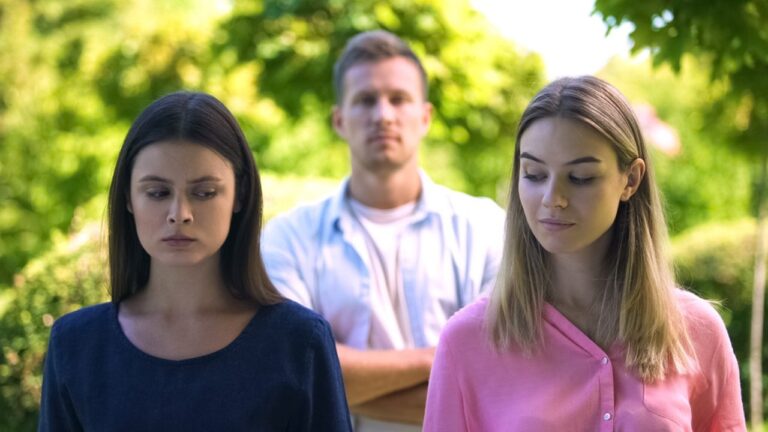 How to Deal with Conflict in Polyamorous Relationships