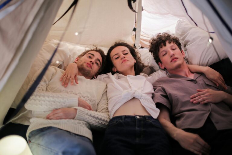 Navigating Friendships and Introducing Metamours in Polyamorous Relationships