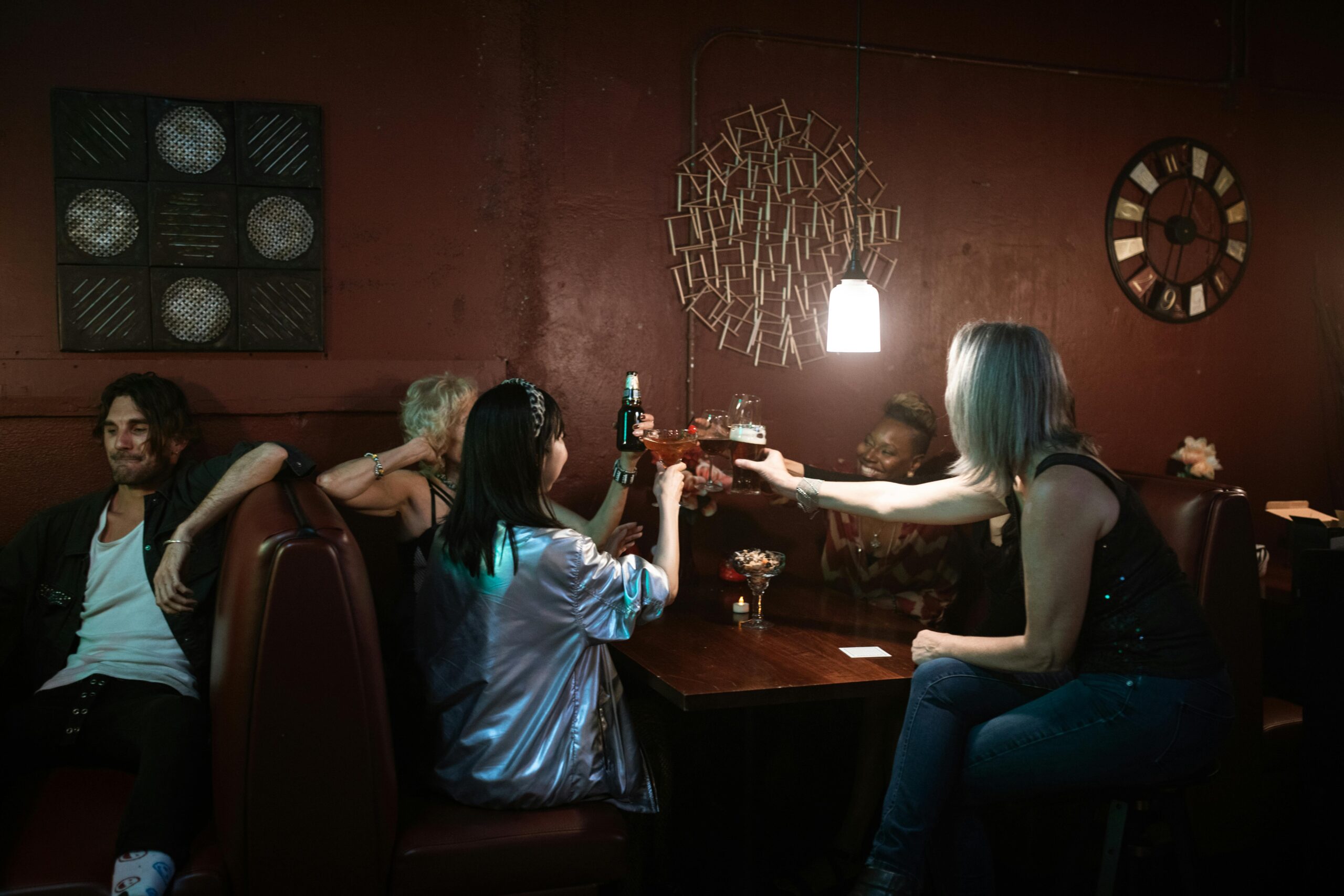 Ethically non-monogamous friends hanging out a a bar