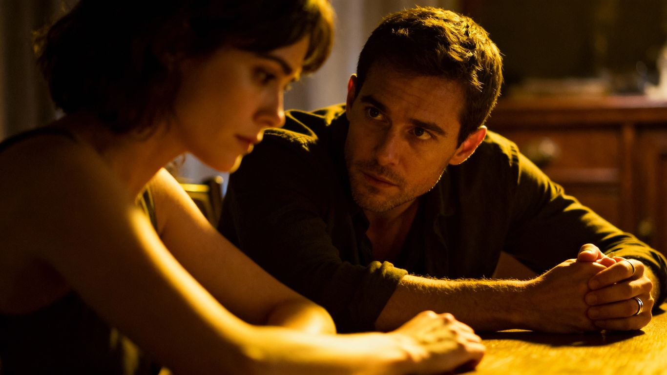 Couple in a room, emotional dynamics