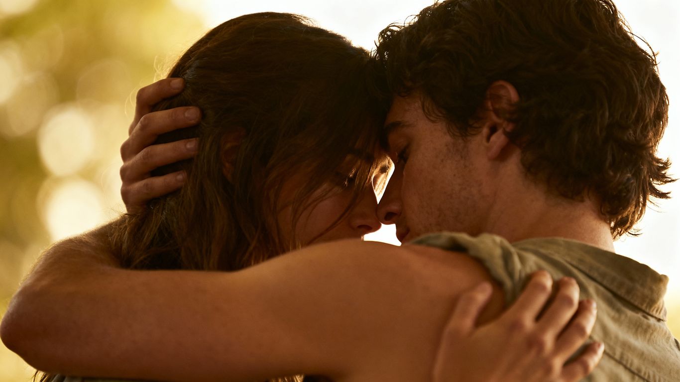 Couple in intimate embrace, connection without labels.